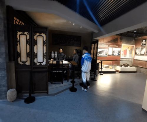 追寻红色足迹，感悟信仰力量——人文与艺术设计系开展参观王若飞纪念馆红色教育活动策略与实效评估